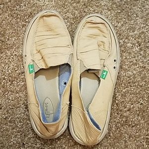 Sanuk yoga mat loafers